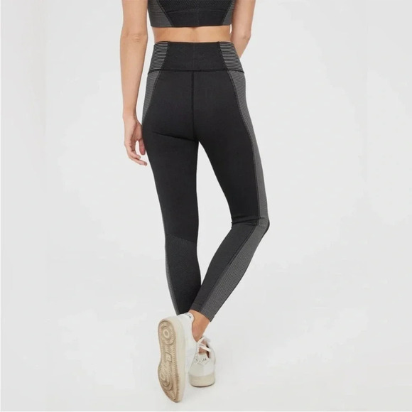 OFFLINE By Aerie Seamless High Waisted Leggings Size Medium - Picture 3 of 13